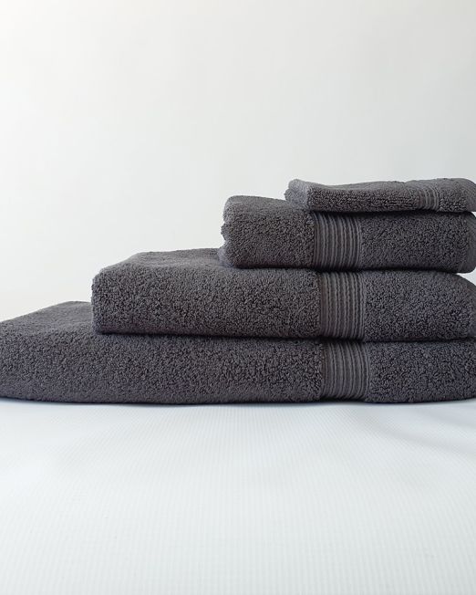 Colibri-white-towels-1-min